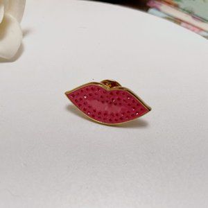 henri bendel lips pin